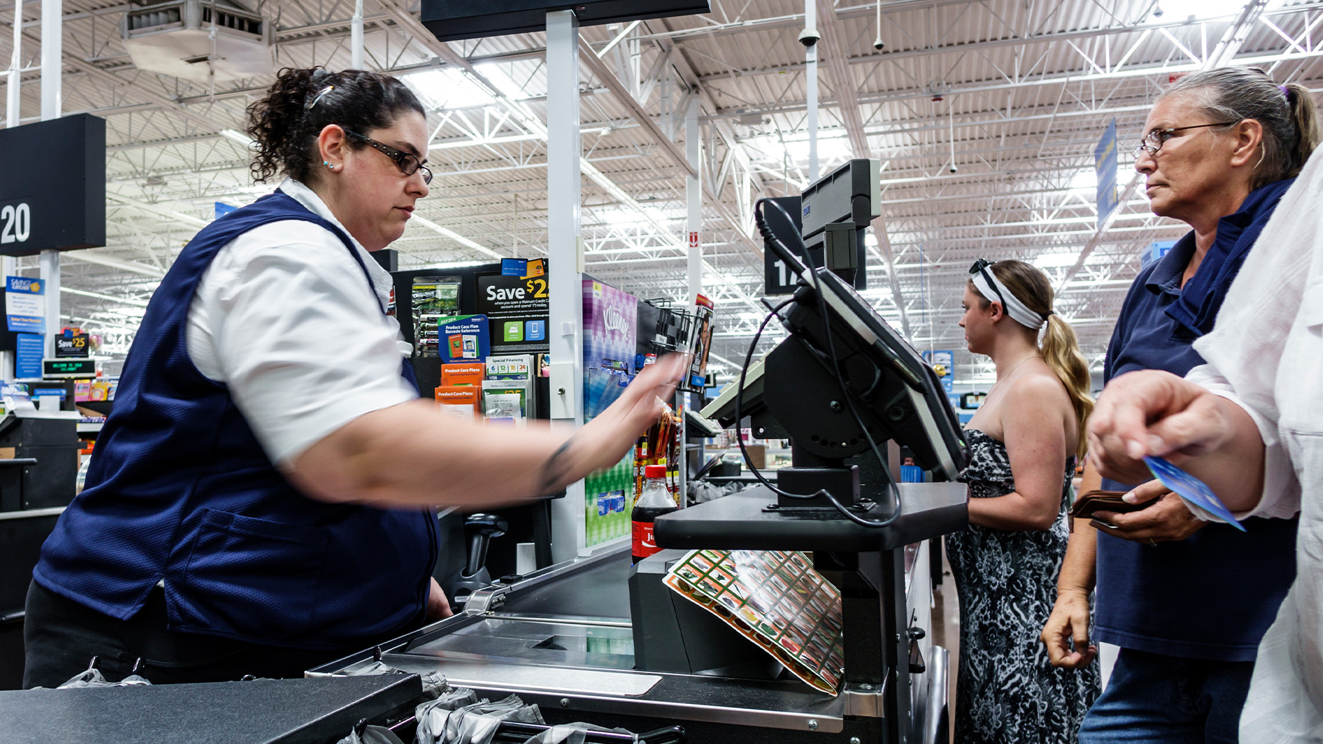 Walmart slashes “must-have” Apple Watch to just $189 as shoppers clamor